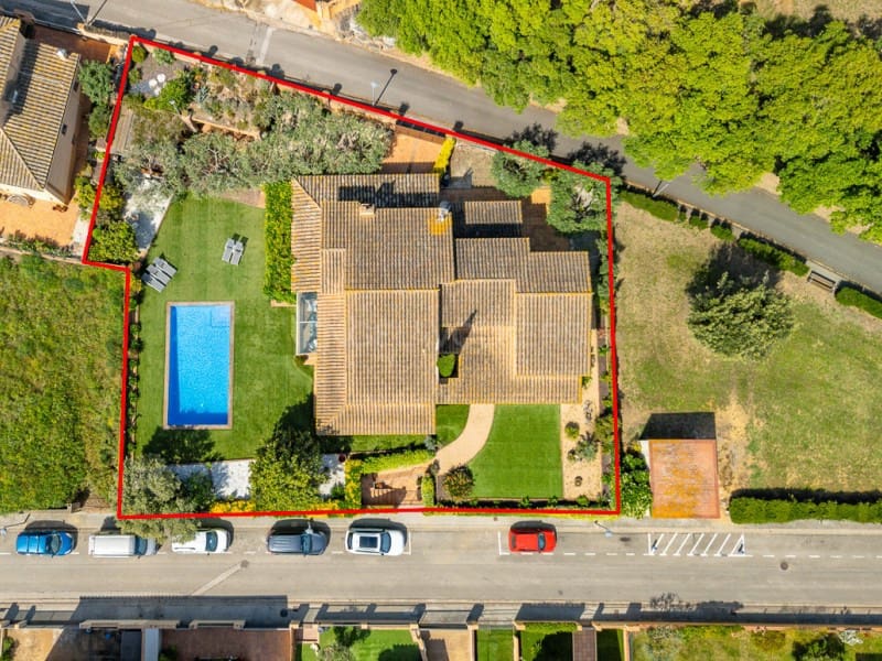 5 bedroom Villa for sale in Mont-ras with pool garage - € 1,500,000 (Ref: 9831211)