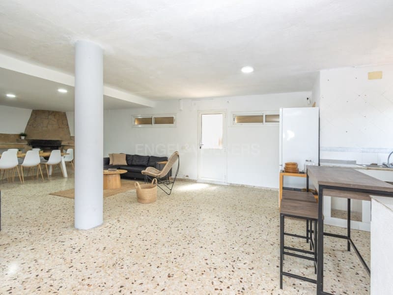 8 bedroom Villa for sale in Lloret de Mar with pool garage - € 495,000 (Ref: 9833696)