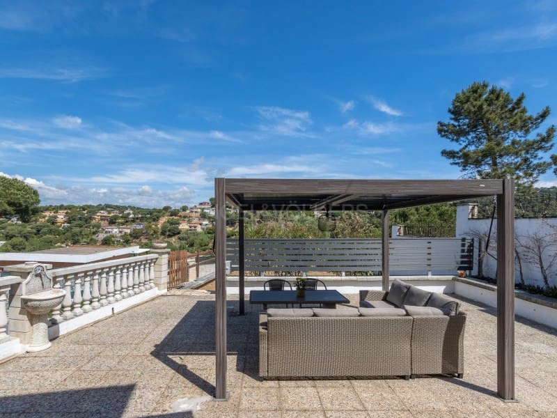 8 bedroom Villa for sale in Lloret de Mar with pool garage - € 495,000 (Ref: 9833696)
