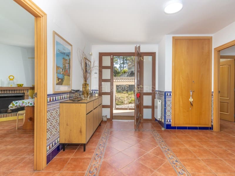 8 bedroom Villa for sale in Lloret de Mar with pool garage - € 495,000 (Ref: 9833696)
