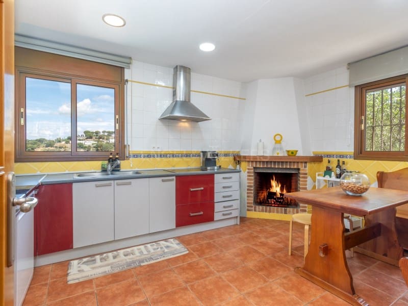 8 bedroom Villa for sale in Lloret de Mar with pool garage - € 495,000 (Ref: 9833696)