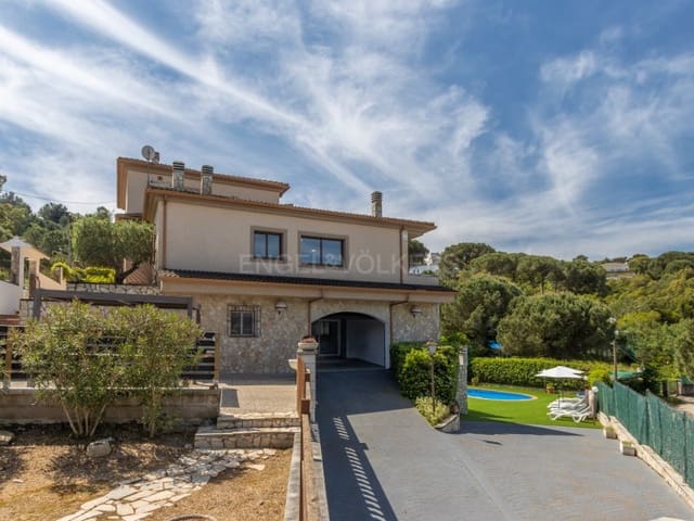 8 soveværelse Villa til salg i Urbanitzacions del Nord, Lloret de Mar med swimmingpool garage - € 495.000 (Ref: 9833696)