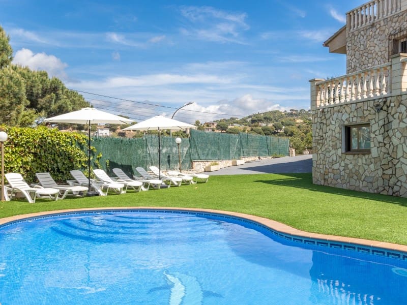 8 bedroom Villa for sale in Lloret de Mar with pool garage - € 495,000 (Ref: 9833696)
