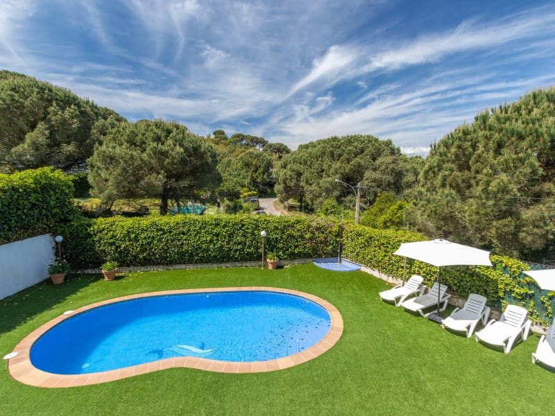 8 bedroom Villa for sale in Lloret de Mar with pool garage - € 495,000 (Ref: 9833696)