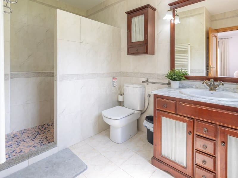 8 bedroom Villa for sale in Lloret de Mar with pool garage - € 495,000 (Ref: 9833696)