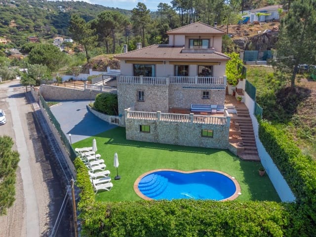 8 soveværelse Villa til salg i Urbanitzacions del Nord, Lloret de Mar med swimmingpool garage - € 495.000 (Ref: 9833696)