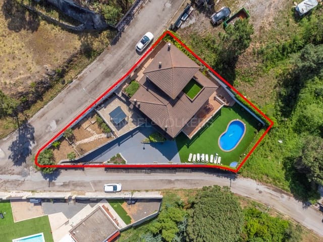 8 soveværelse Villa til salg i Urbanitzacions del Nord, Lloret de Mar med swimmingpool garage - € 495.000 (Ref: 9833696)