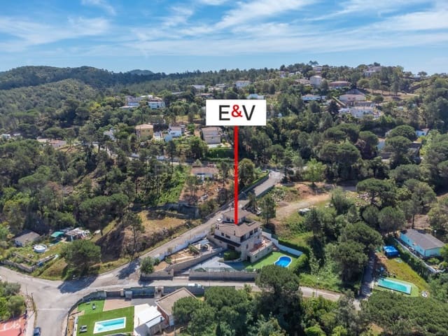 8 soveværelse Villa til salg i Urbanitzacions del Nord, Lloret de Mar med swimmingpool garage - € 495.000 (Ref: 9833696)