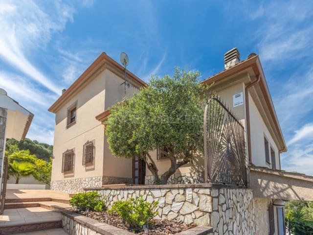 8 soveværelse Villa til salg i Urbanitzacions del Nord, Lloret de Mar med swimmingpool garage - € 495.000 (Ref: 9833696)