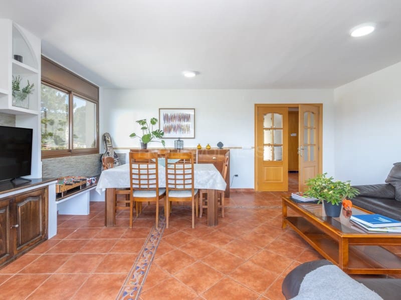8 bedroom Villa for sale in Lloret de Mar with pool garage - € 495,000 (Ref: 9833696)