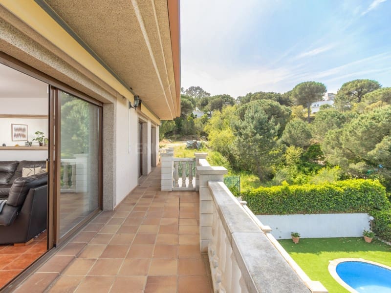 8 bedroom Villa for sale in Lloret de Mar with pool garage - € 495,000 (Ref: 9833696)