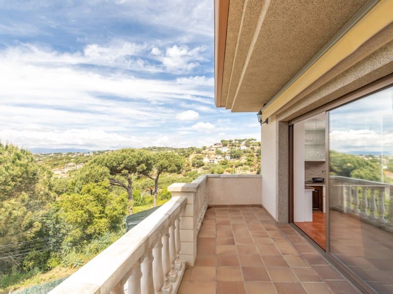 8 bedroom Villa for sale in Lloret de Mar with pool garage - € 495,000 (Ref: 9833696)