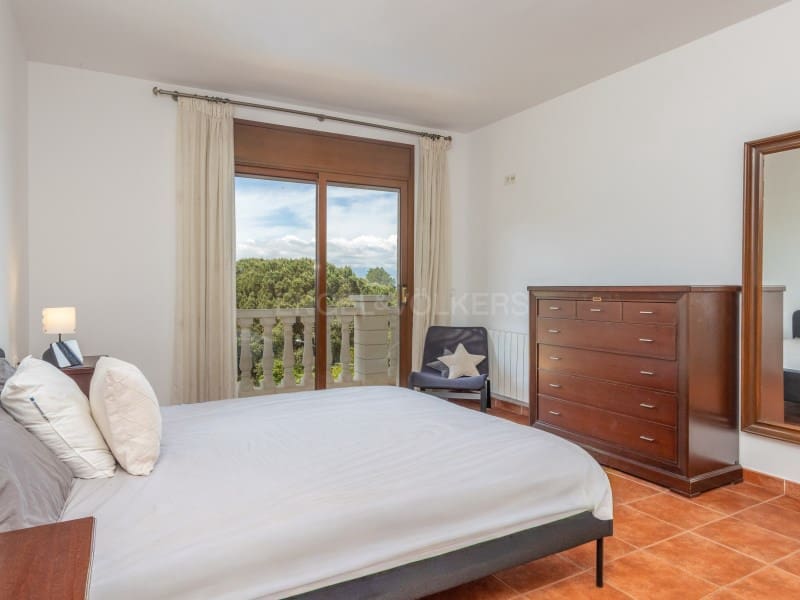 8 bedroom Villa for sale in Lloret de Mar with pool garage - € 495,000 (Ref: 9833696)