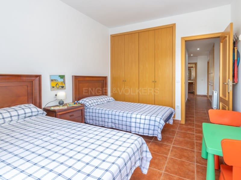 8 bedroom Villa for sale in Lloret de Mar with pool garage - € 495,000 (Ref: 9833696)