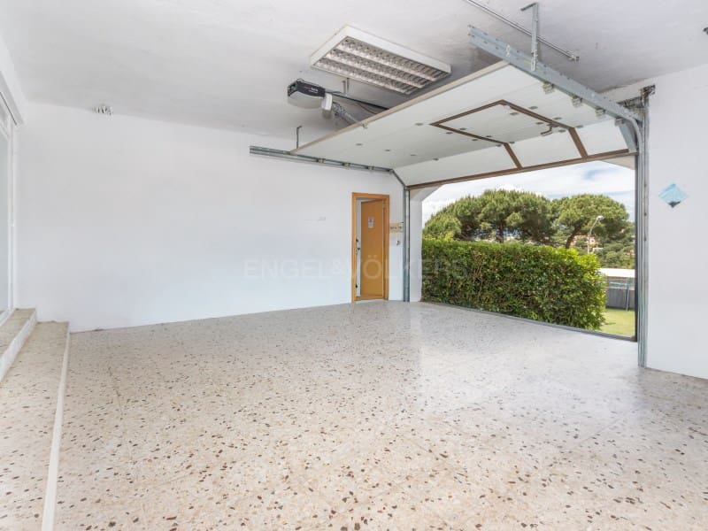 8 bedroom Villa for sale in Lloret de Mar with pool garage - € 495,000 (Ref: 9833696)