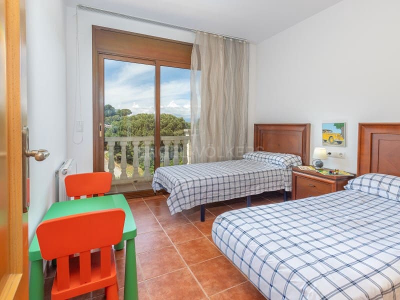 8 bedroom Villa for sale in Lloret de Mar with pool garage - € 495,000 (Ref: 9833696)