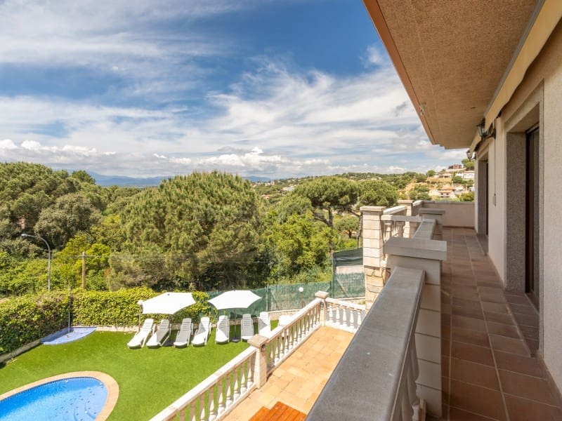 8 bedroom Villa for sale in Lloret de Mar with pool garage - € 495,000 (Ref: 9833696)