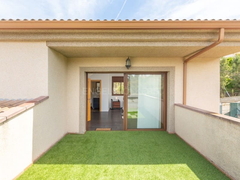 8 bedroom Villa for sale in Lloret de Mar with pool garage - € 495,000 (Ref: 9833696)