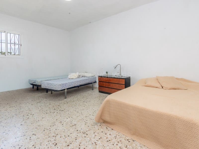 8 bedroom Villa for sale in Lloret de Mar with pool garage - € 495,000 (Ref: 9833696)