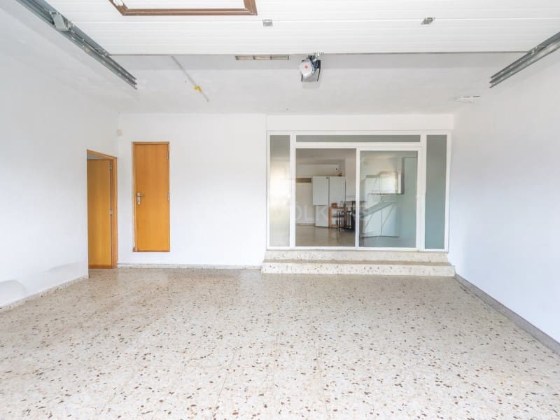 8 bedroom Villa for sale in Lloret de Mar with pool garage - € 495,000 (Ref: 9833696)