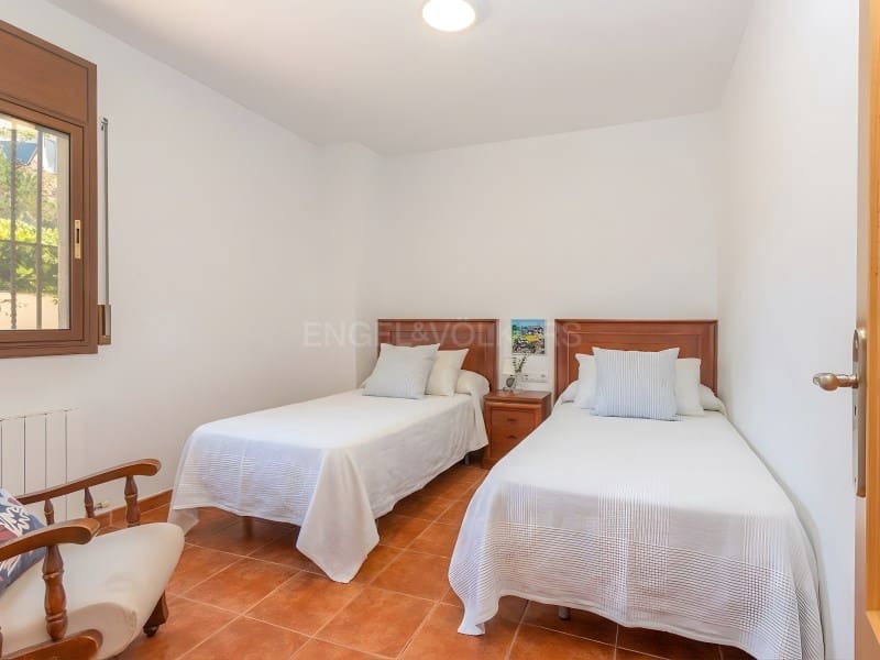 8 bedroom Villa for sale in Lloret de Mar with pool garage - € 495,000 (Ref: 9833696)