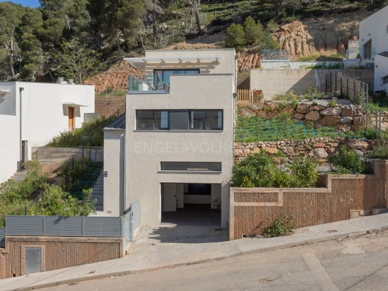 3 bedroom Villa for sale in L'Estartit with pool garage - € 585,000 (Ref: 9845322)