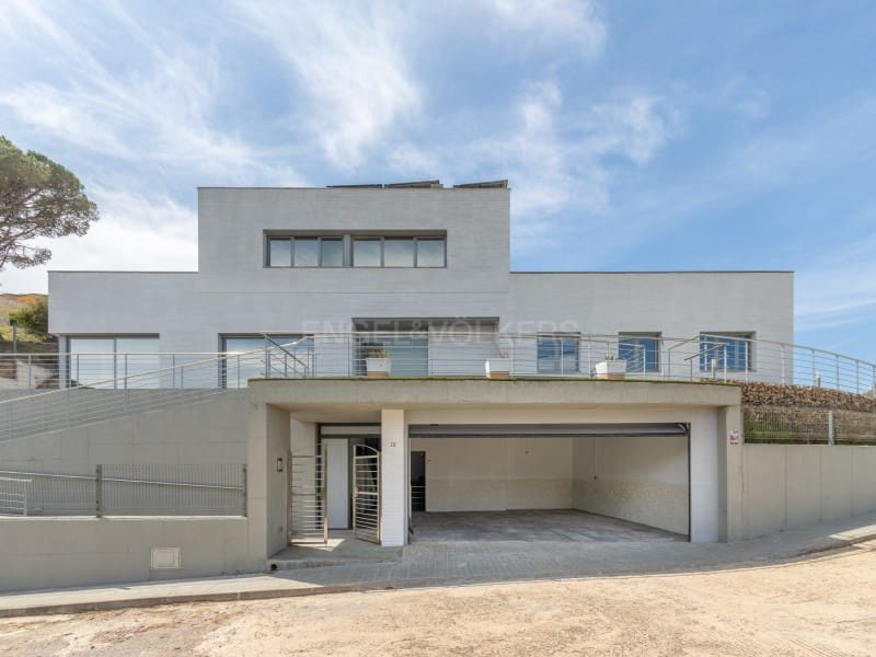 4 soveværelse Villa til salg i Lloret de Mar med garage - € 775.000 (Ref: 9845323)