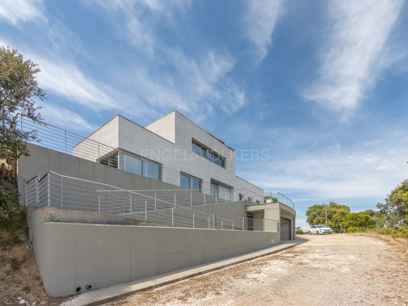 4 soveværelse Villa til salg i Lloret de Mar med garage - € 775.000 (Ref: 9845323)