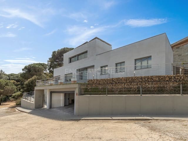 4 soveværelse Villa til salg i Serra Brava, Lloret de Mar med garage - € 775.000 (Ref: 9845323)