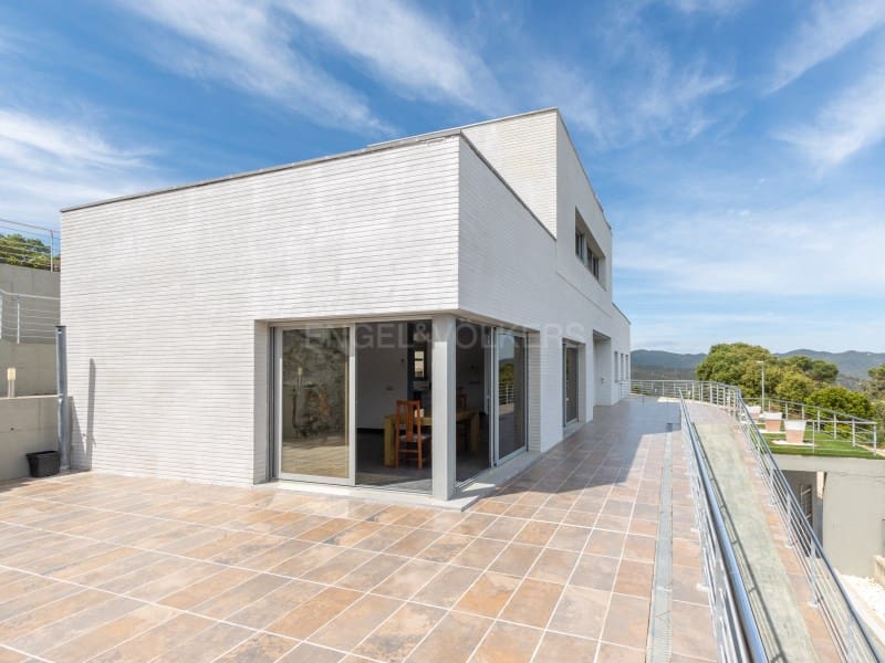 4 soveværelse Villa til salg i Lloret de Mar med garage - € 775.000 (Ref: 9845323)