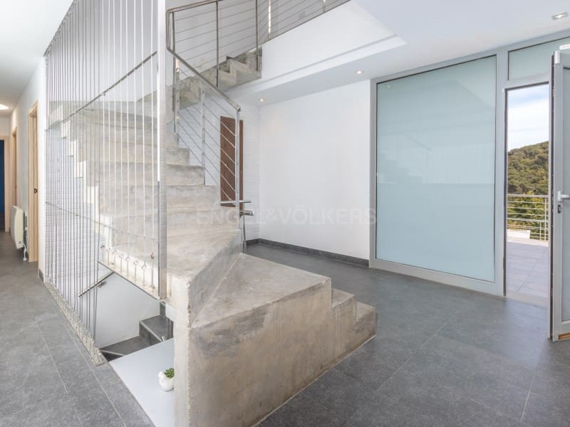 4 soveværelse Villa til salg i Lloret de Mar med garage - € 775.000 (Ref: 9845323)