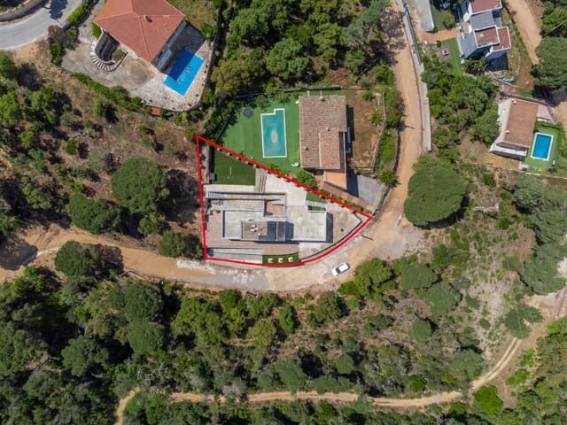 4 soveværelse Villa til salg i Serra Brava, Lloret de Mar med garage - € 775.000 (Ref: 9845323)