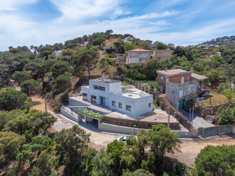4 soveværelse Villa til salg i Lloret de Mar med garage - € 775.000 (Ref: 9845323)