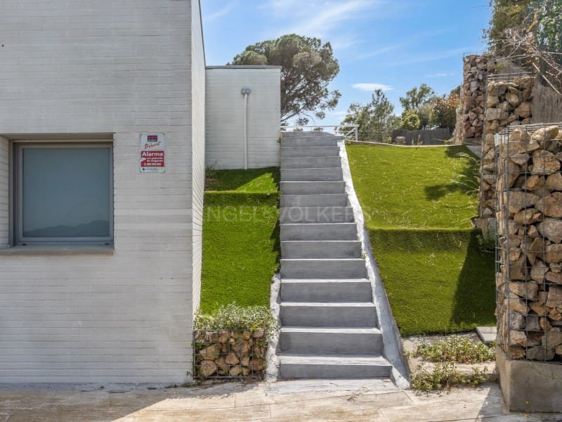 4 soveværelse Villa til salg i Lloret de Mar med garage - € 775.000 (Ref: 9845323)