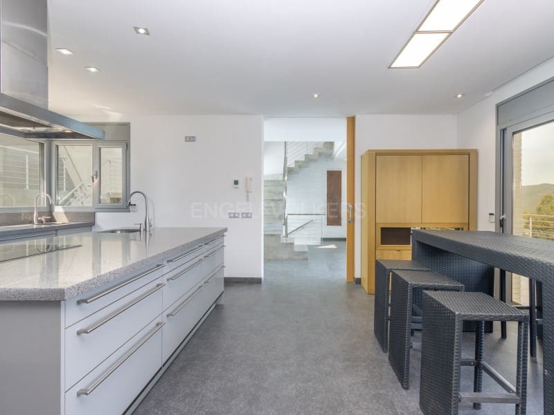 4 soveværelse Villa til salg i Lloret de Mar med garage - € 775.000 (Ref: 9845323)