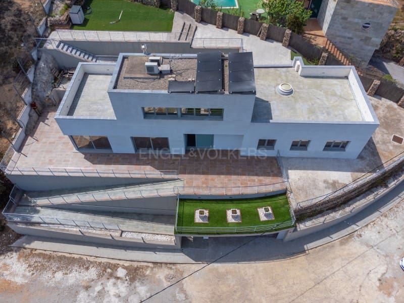 4 soveværelse Villa til salg i Lloret de Mar med garage - € 775.000 (Ref: 9845323)