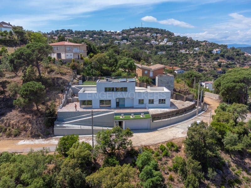 4 soveværelse Villa til salg i Lloret de Mar med garage - € 775.000 (Ref: 9845323)