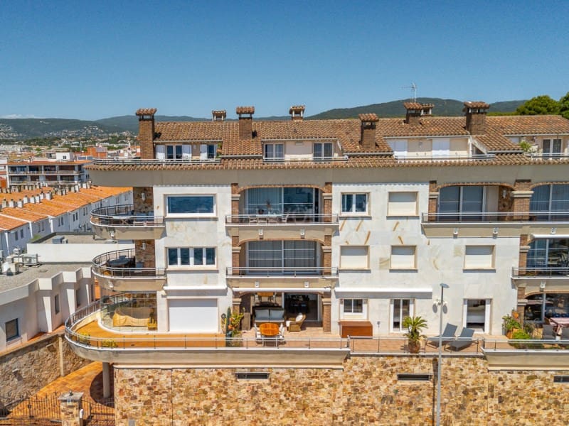 3 bedroom Apartment for sale in Palamos with garage - € 695,000 (Ref: 9861749)