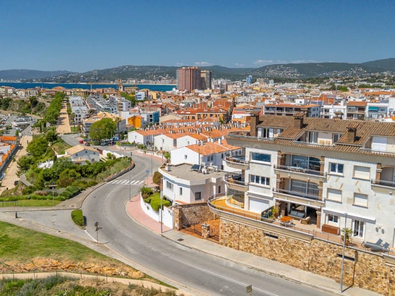 3 bedroom Apartment for sale in Palamos with garage - € 695,000 (Ref: 9861749)