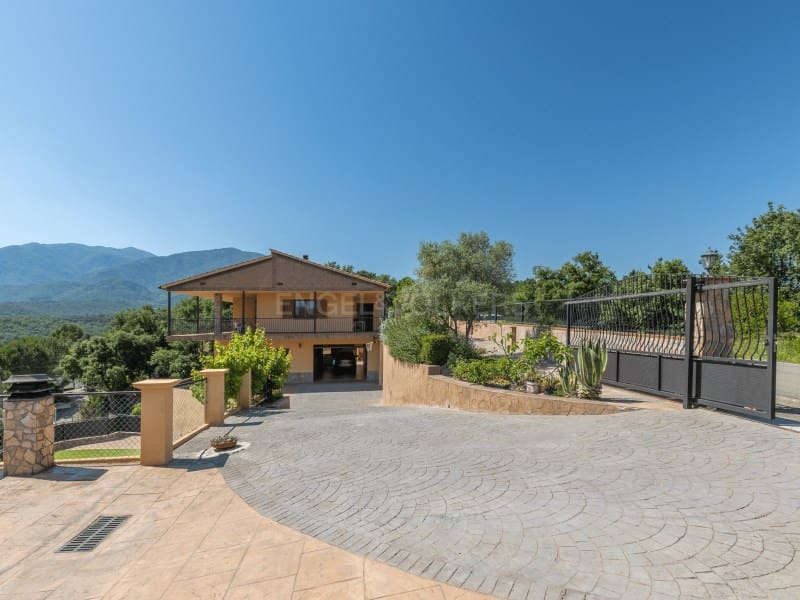 5 bedroom Villa for sale in Riells i Viabrea with pool garage - € 480,000 (Ref: 9875971)