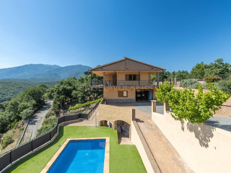 5 bedroom Villa for sale in Riells i Viabrea with pool garage - € 480,000 (Ref: 9875971)