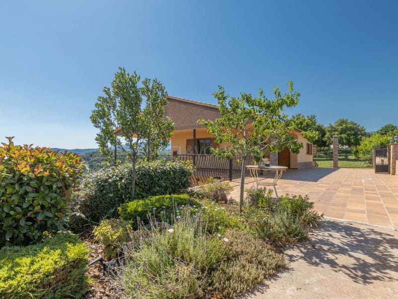 5 bedroom Villa for sale in Riells i Viabrea with pool garage - € 480,000 (Ref: 9875971)