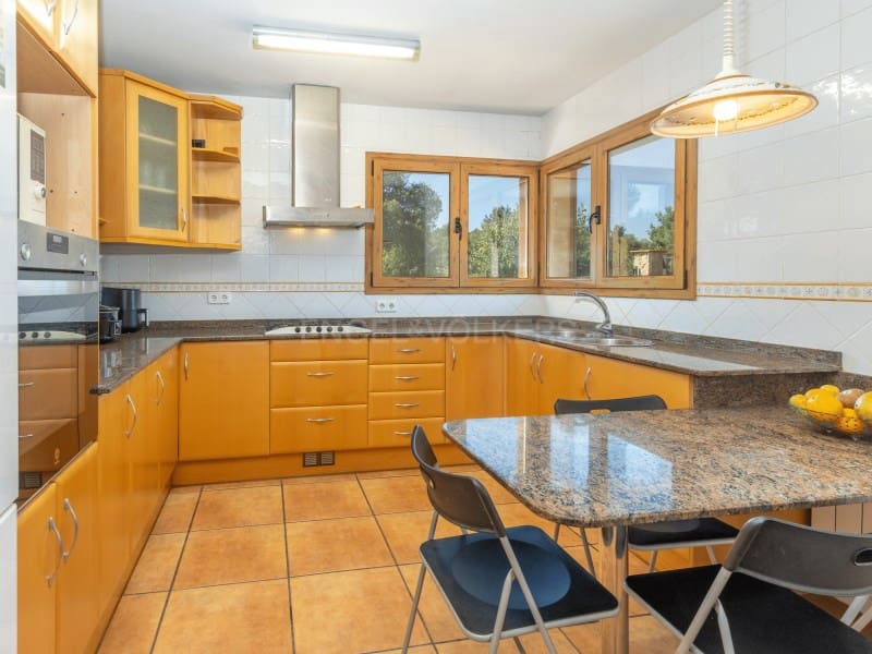 5 bedroom Villa for sale in Riells i Viabrea with pool garage - € 480,000 (Ref: 9875971)