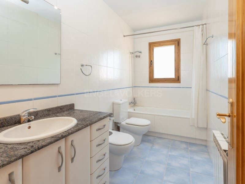 5 bedroom Villa for sale in Riells i Viabrea with pool garage - € 480,000 (Ref: 9875971)