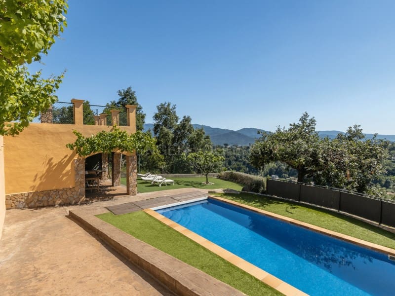5 bedroom Villa for sale in Riells i Viabrea with pool garage - € 480,000 (Ref: 9875971)