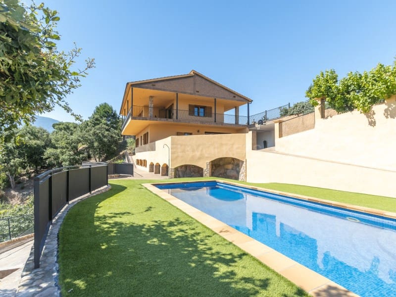 5 bedroom Villa for sale in Riells i Viabrea with pool garage - € 480,000 (Ref: 9875971)