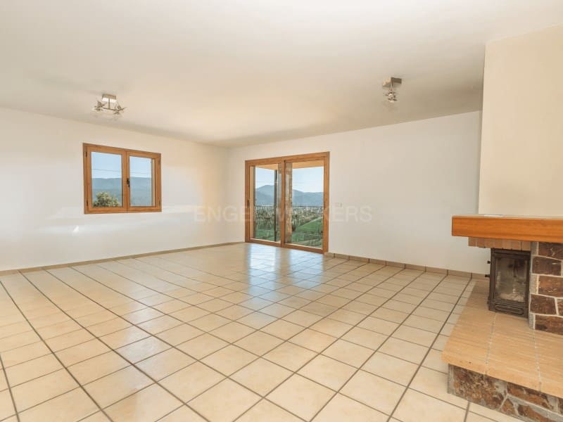 5 bedroom Villa for sale in Riells i Viabrea with pool garage - € 480,000 (Ref: 9875971)