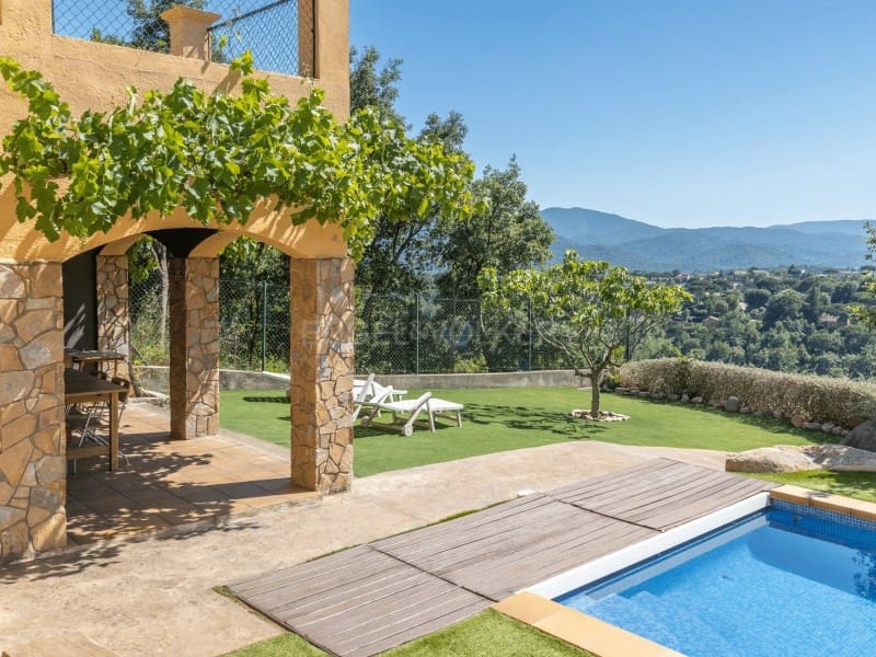 5 bedroom Villa for sale in Riells i Viabrea with pool garage - € 480,000 (Ref: 9875971)