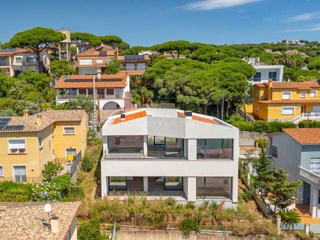 4 Zimmer Villa zu verkaufen in Sant Feliu de Guíxols mit Pool Garage - 1.300.000 € (Ref: 9900418)