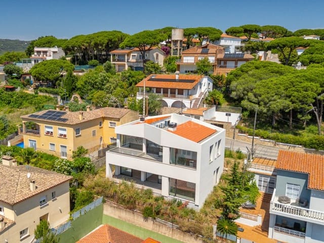 4 Zimmer Villa zu verkaufen in Sant Feliu de Guíxols mit Pool Garage - 1.300.000 € (Ref: 9900418)